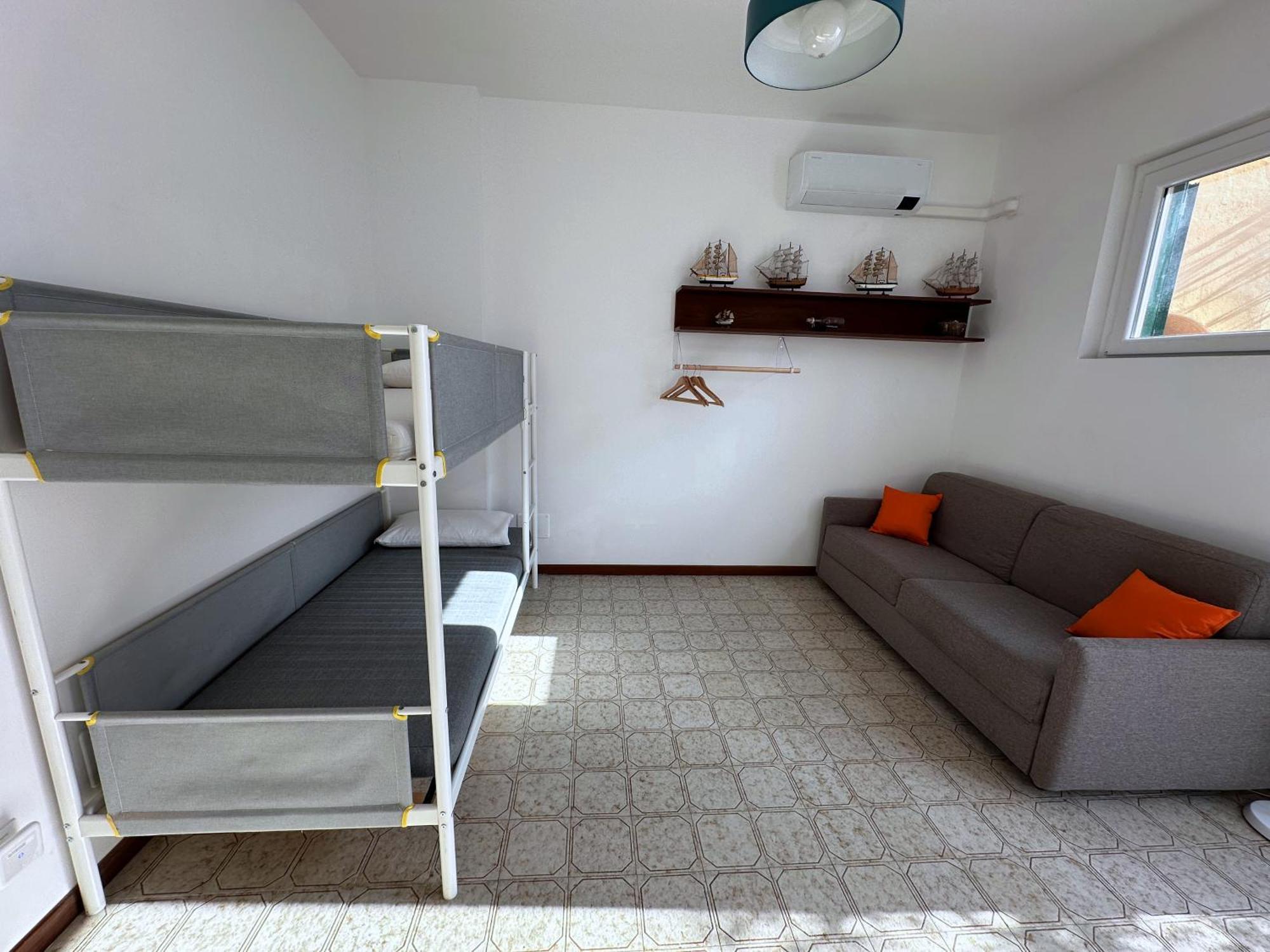 Terrace & Parking - Holiday Home Near Fegina Beach Монтеросо ал Маре Екстериор снимка