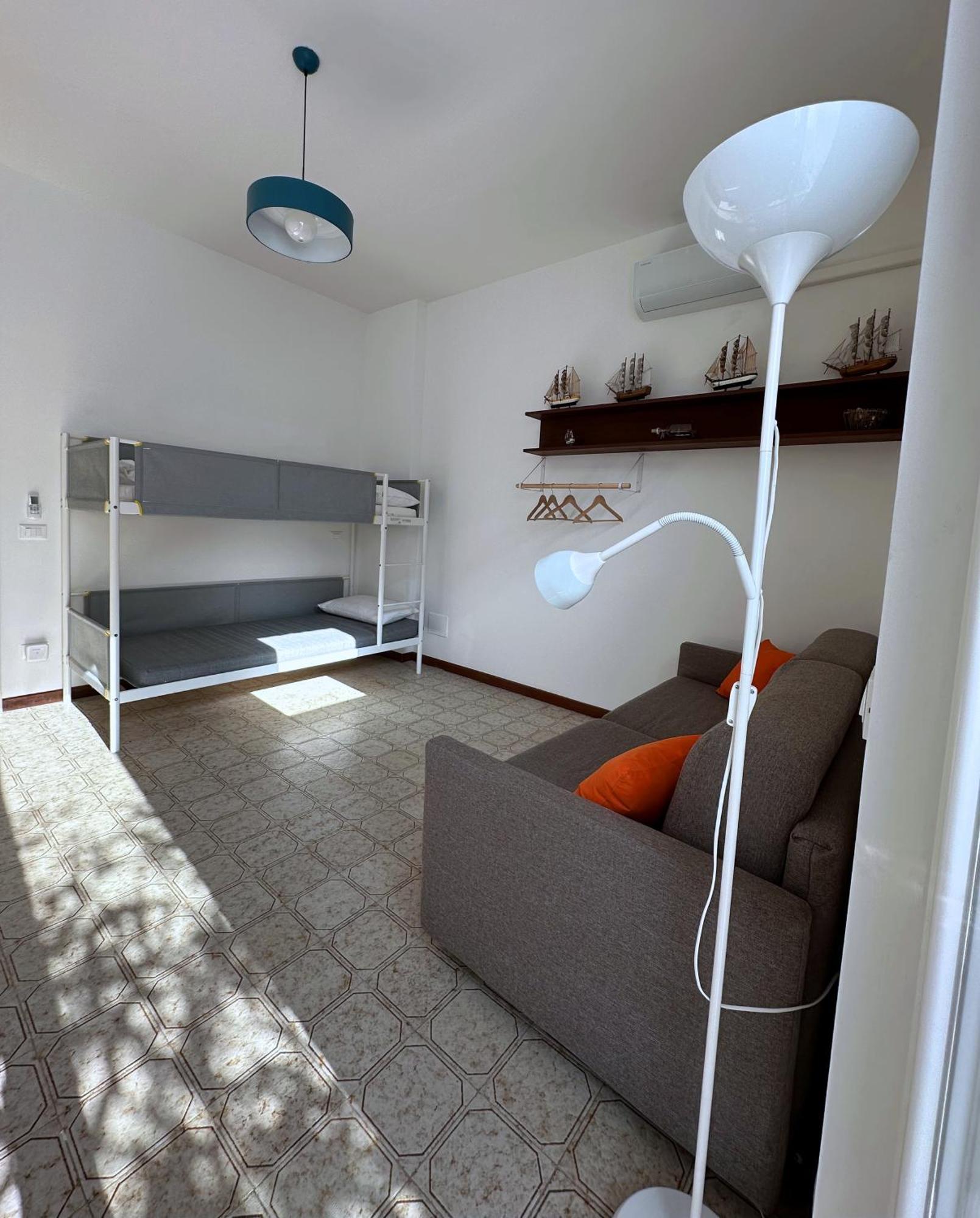 Terrace & Parking - Holiday Home Near Fegina Beach Монтеросо ал Маре Екстериор снимка